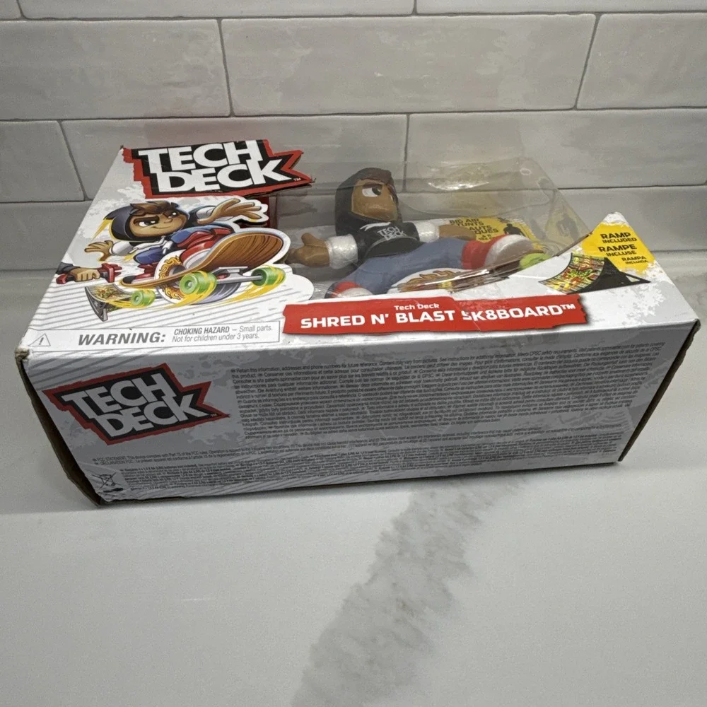 TECH DECK Shred N' Blast Motorized Sk8board Set - Rider, Launcher & Stunt Ramp